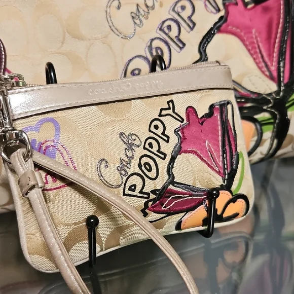 COACH EUC POPPY TOTE AND MATCHING WRISLET BUNDLE - Picture 5 of 16